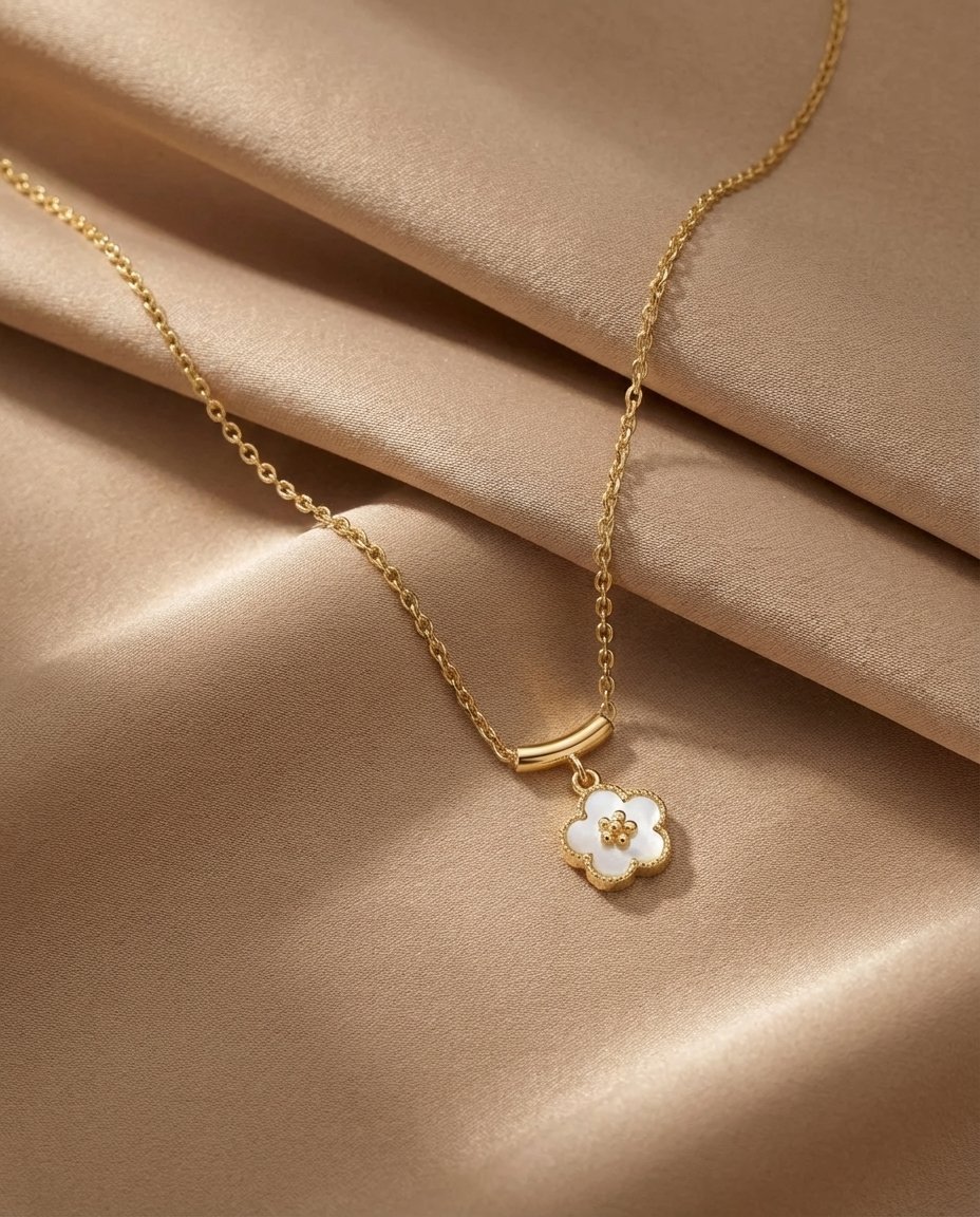 Minimalist Floral Diamond Pendant Necklace