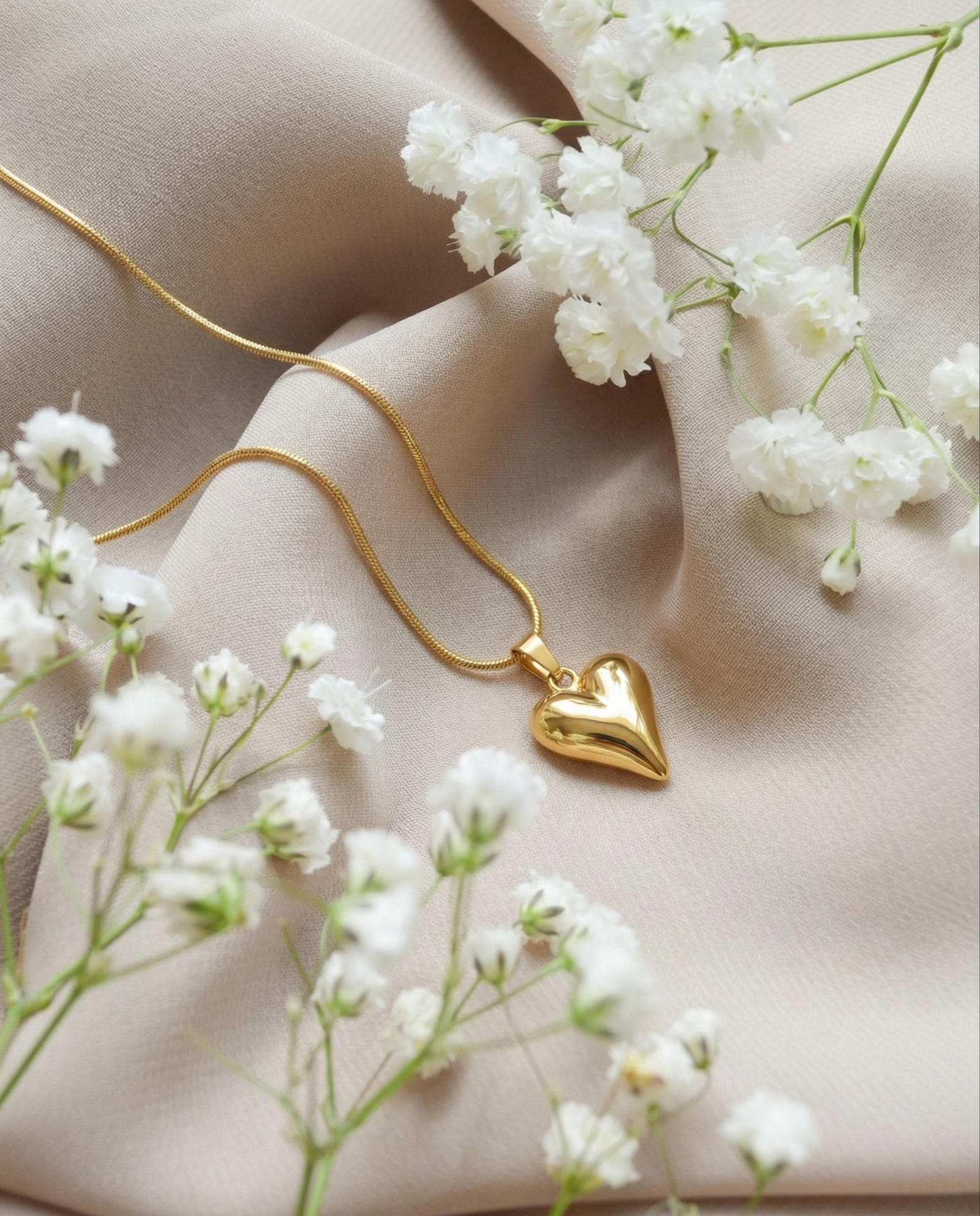 Minimal Gold Heart Pendant Necklace