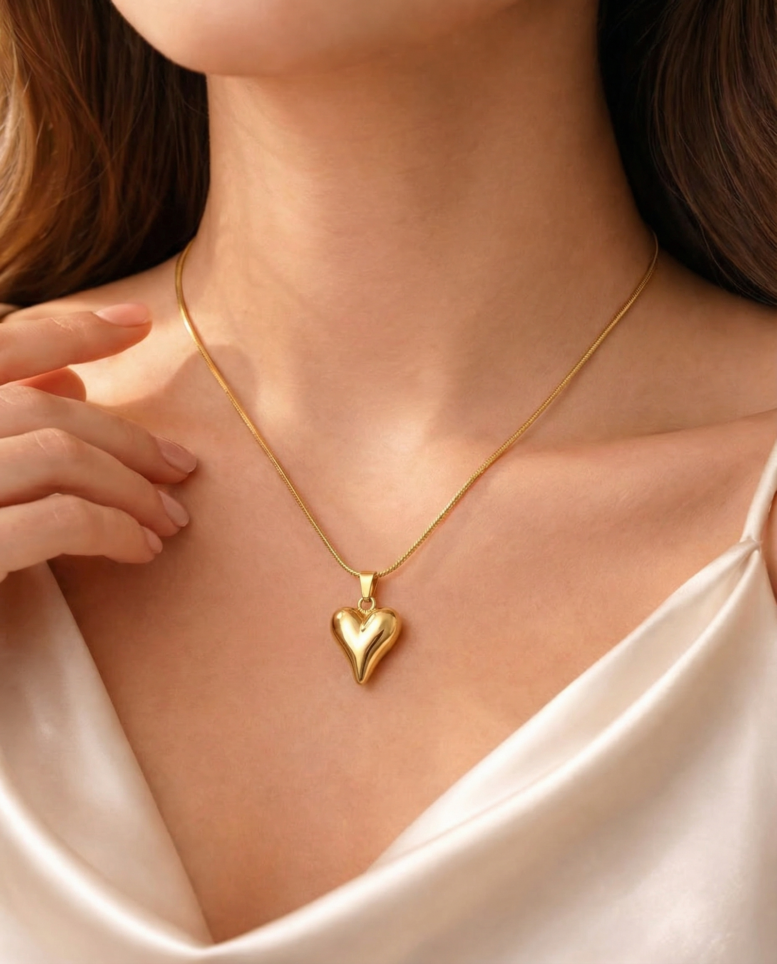 Minimal Gold Heart Pendant Necklace