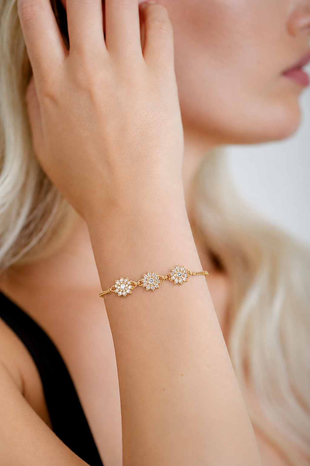 Trio Blossom Diamond Gold Loose Bracelet