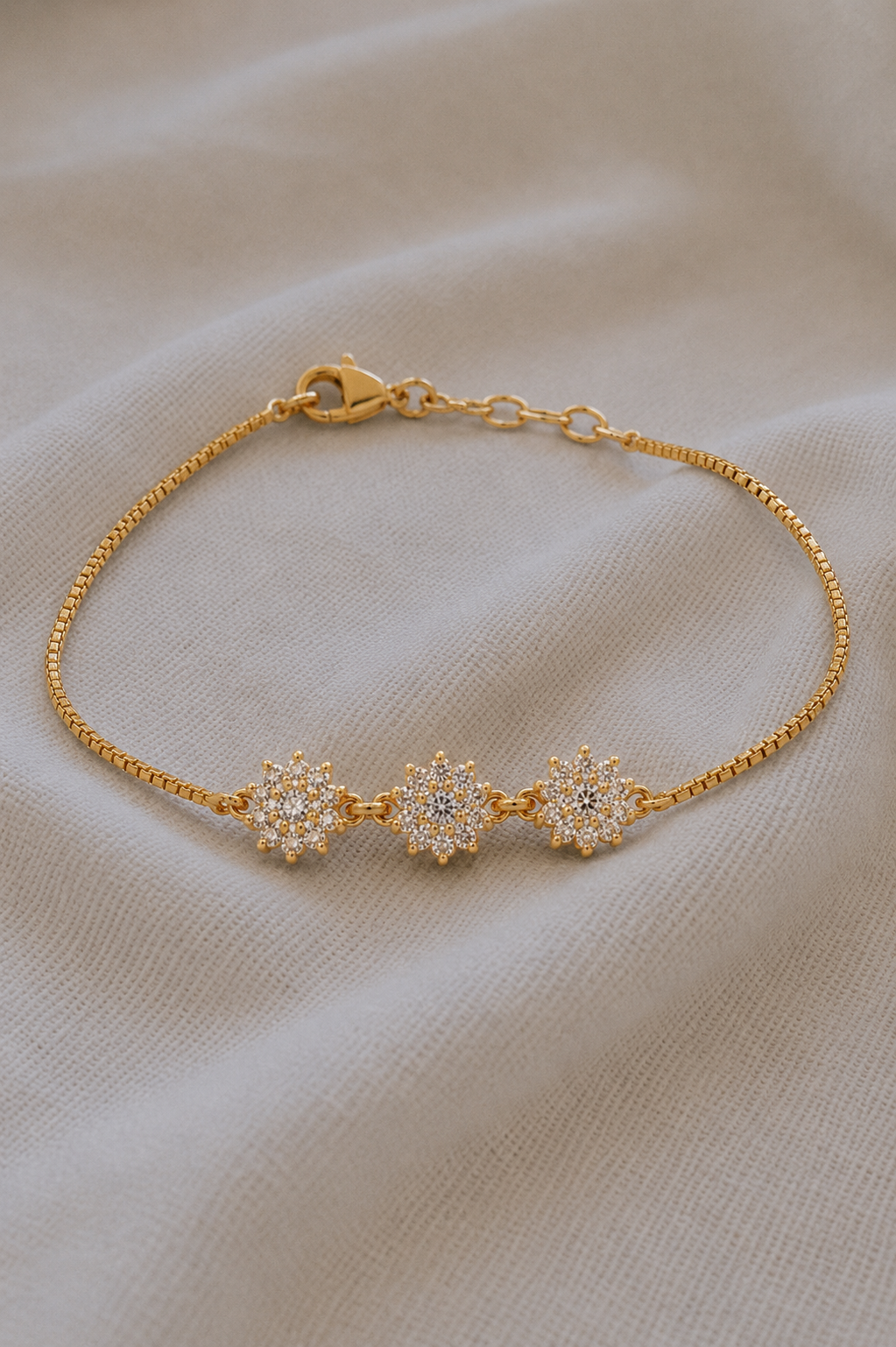 Trio Blossom Diamond Gold Loose Bracelet